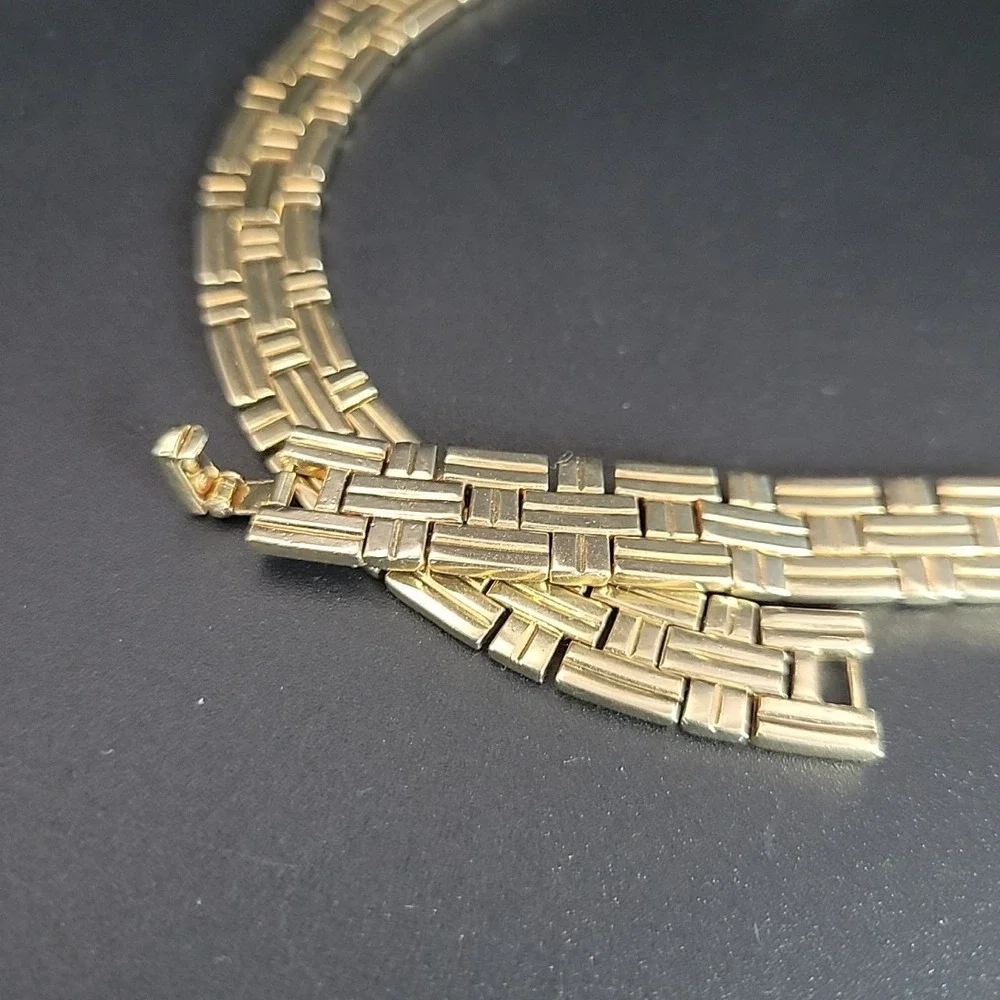 Vintage Crown Trifari Gold Brick Link Choker Necklace 15‎ Inch Old Money